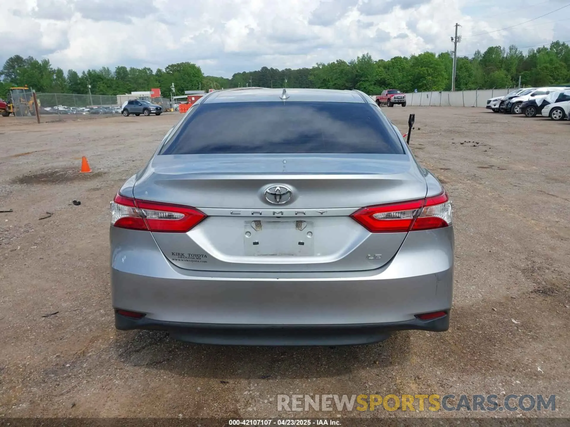 17 Photograph of a damaged car 4T1C11AK6LU869453 TOYOTA CAMRY 2020