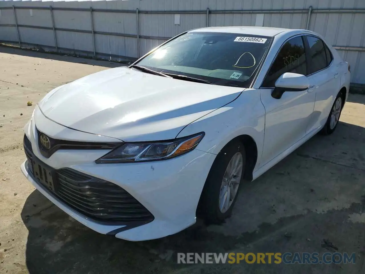 2 Фотография поврежденного автомобиля 4T1C11AK6LU885944 TOYOTA CAMRY 2020