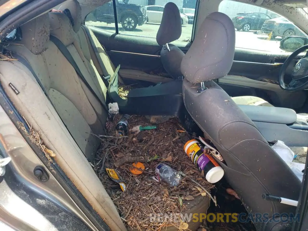 10 Photograph of a damaged car 4T1C11AK6LU889279 TOYOTA CAMRY 2020