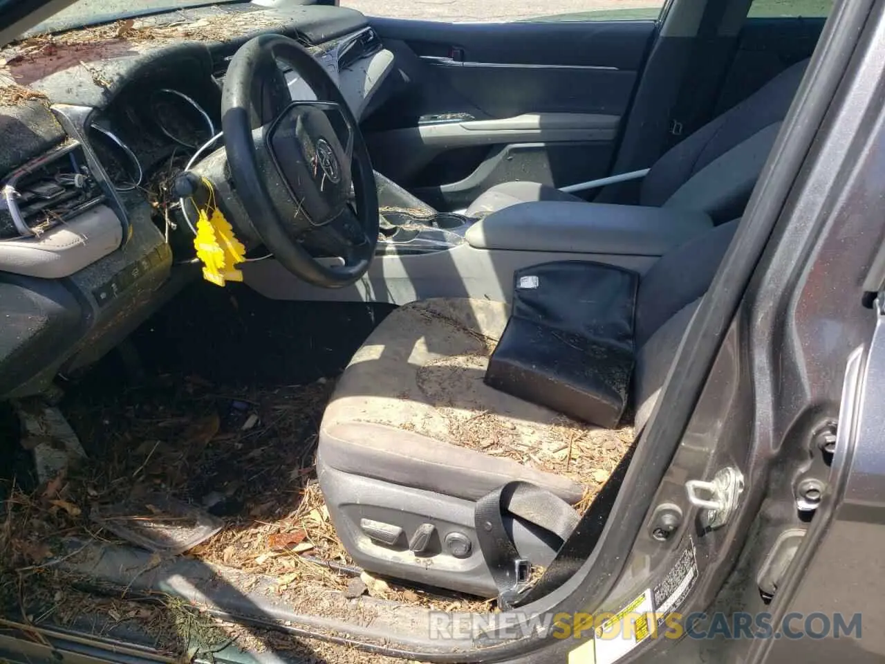 7 Photograph of a damaged car 4T1C11AK6LU889279 TOYOTA CAMRY 2020