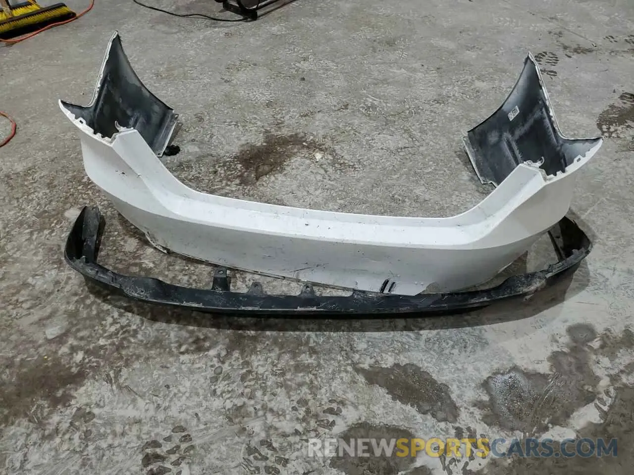 12 Фотография поврежденного автомобиля 4T1C11AK6LU913984 TOYOTA CAMRY 2020