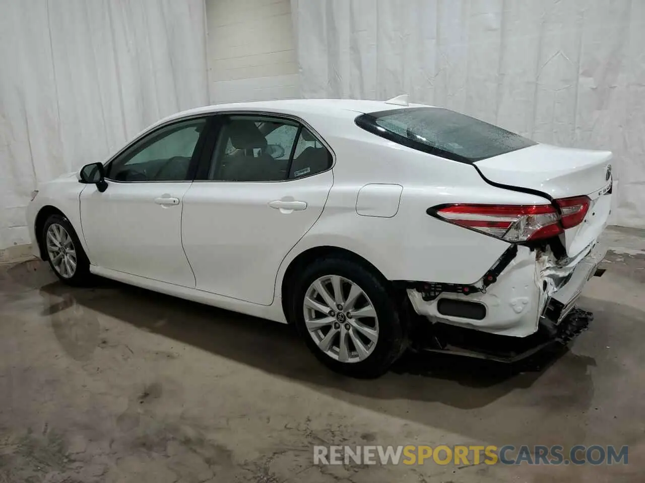 2 Фотография поврежденного автомобиля 4T1C11AK6LU913984 TOYOTA CAMRY 2020