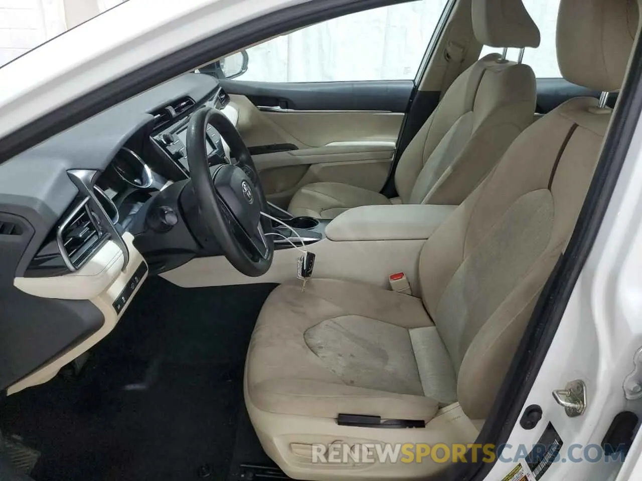 7 Фотография поврежденного автомобиля 4T1C11AK6LU913984 TOYOTA CAMRY 2020