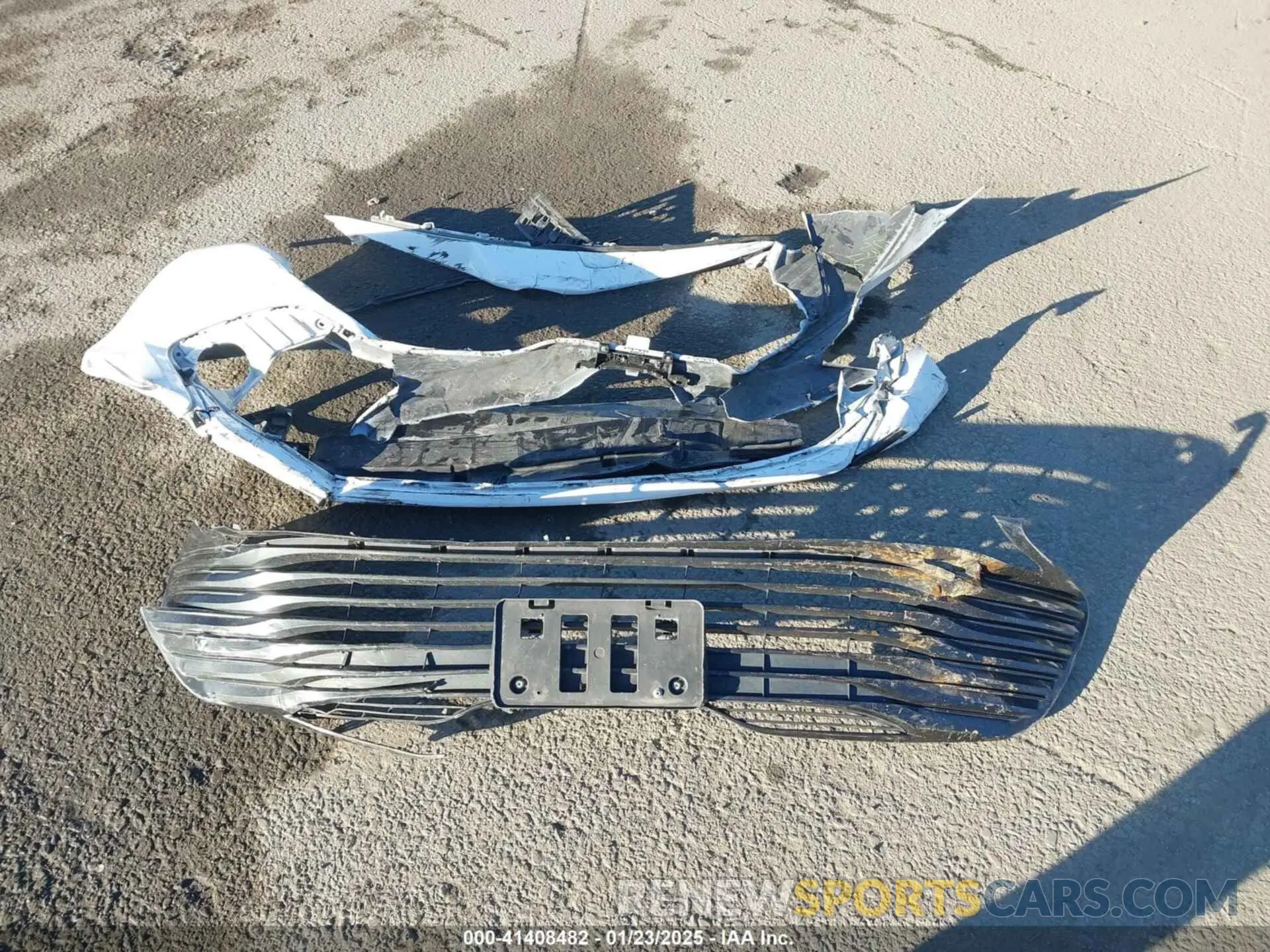 12 Photograph of a damaged car 4T1C11AK6LU915797 TOYOTA CAMRY 2020