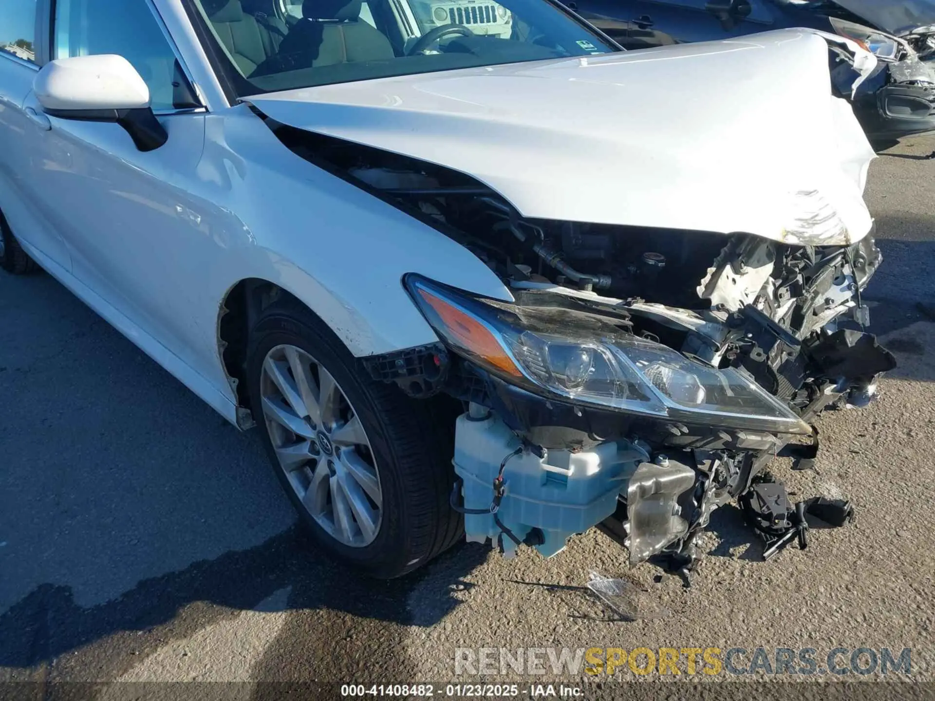 18 Photograph of a damaged car 4T1C11AK6LU915797 TOYOTA CAMRY 2020