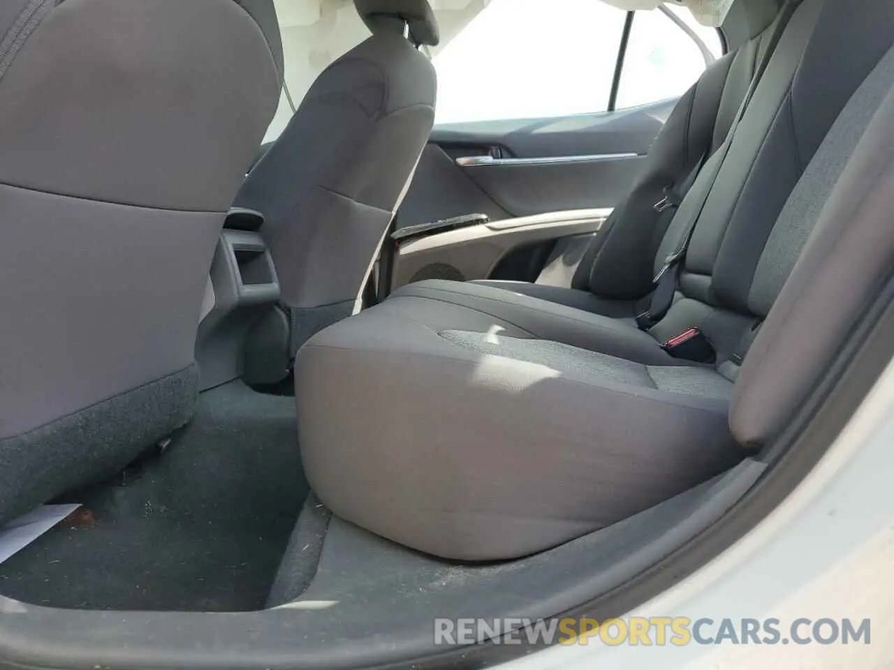 10 Photograph of a damaged car 4T1C11AK6LU928260 TOYOTA CAMRY 2020