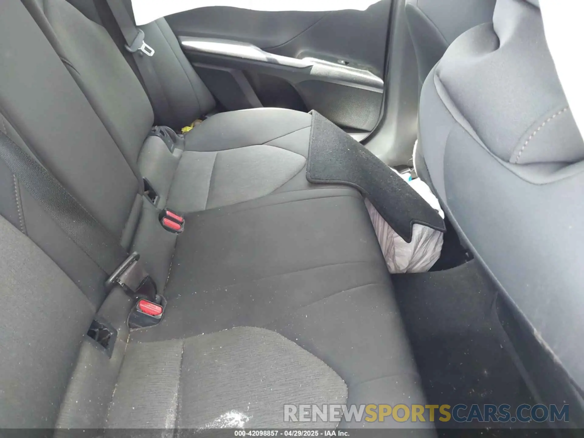 8 Photograph of a damaged car 4T1C11AK7LU313359 TOYOTA CAMRY 2020
