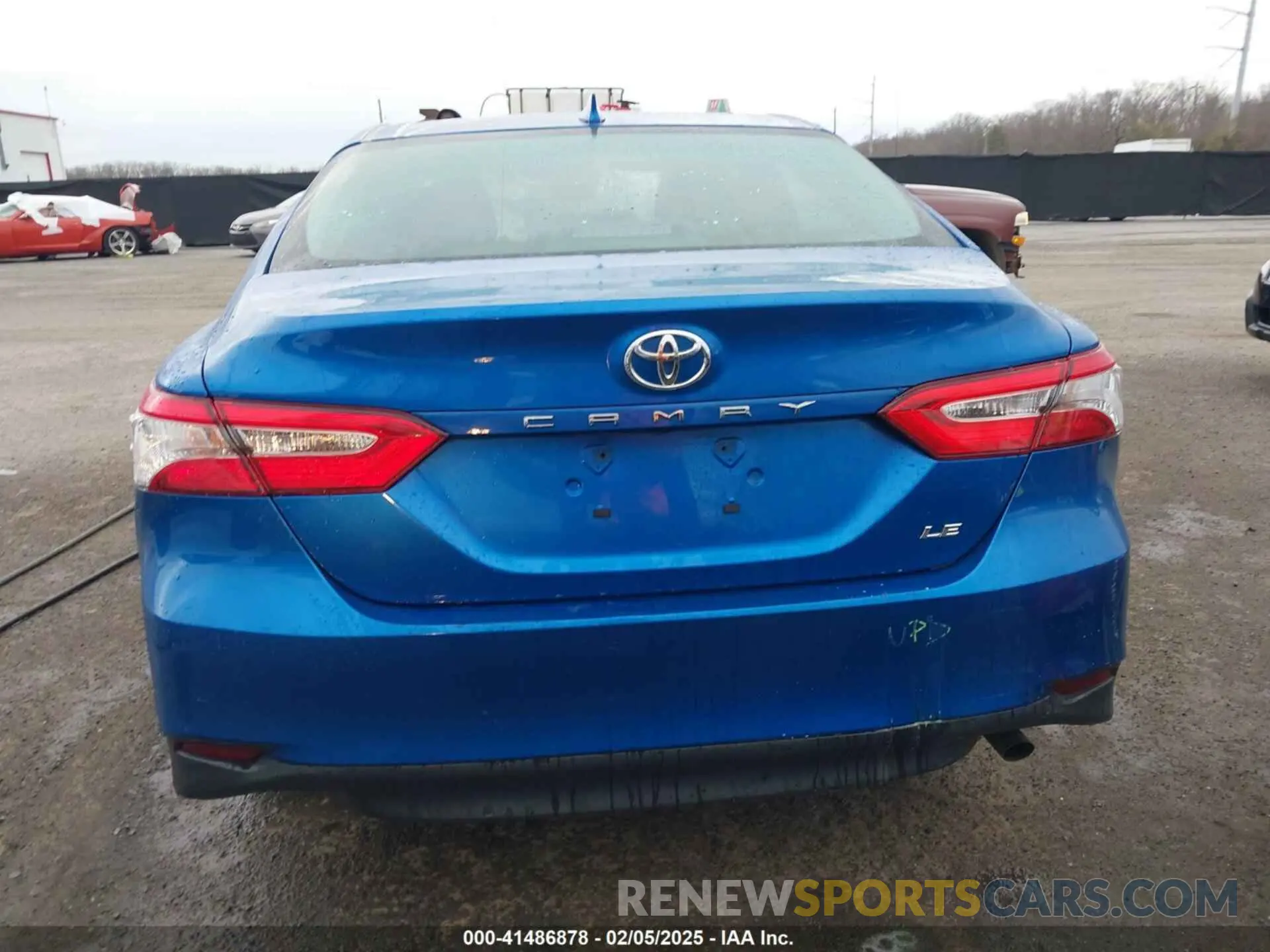 17 Photograph of a damaged car 4T1C11AK7LU324006 TOYOTA CAMRY 2020