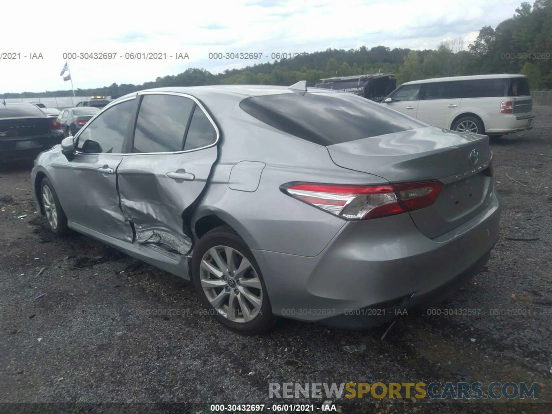 3 Photograph of a damaged car 4T1C11AK7LU364862 TOYOTA CAMRY 2020