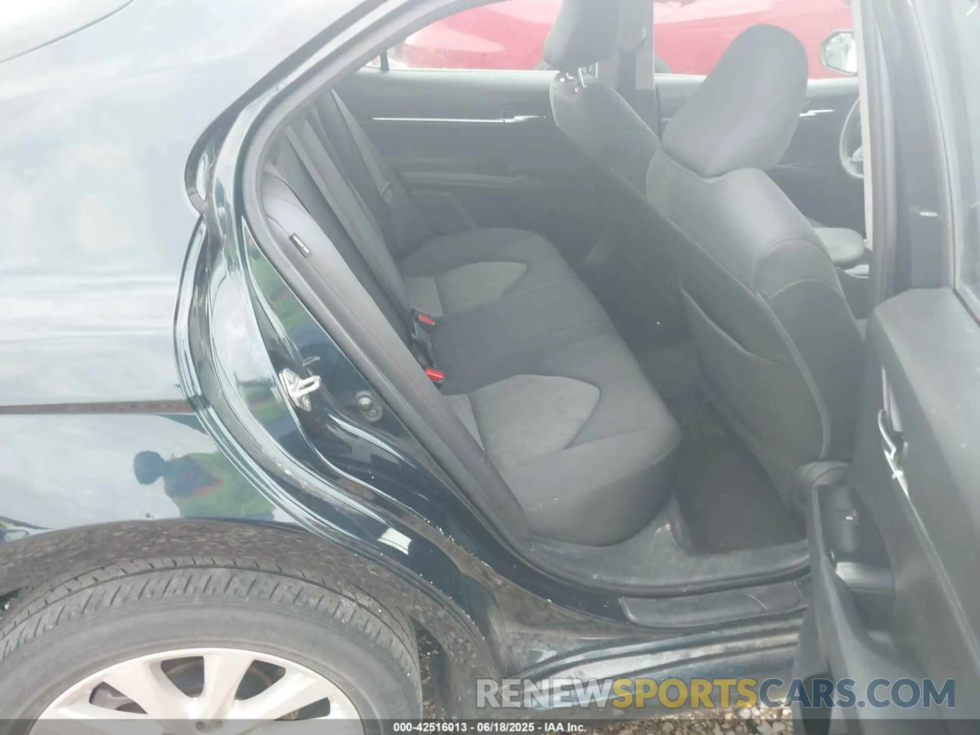 8 Photograph of a damaged car 4T1C11AK7LU367387 TOYOTA CAMRY 2020