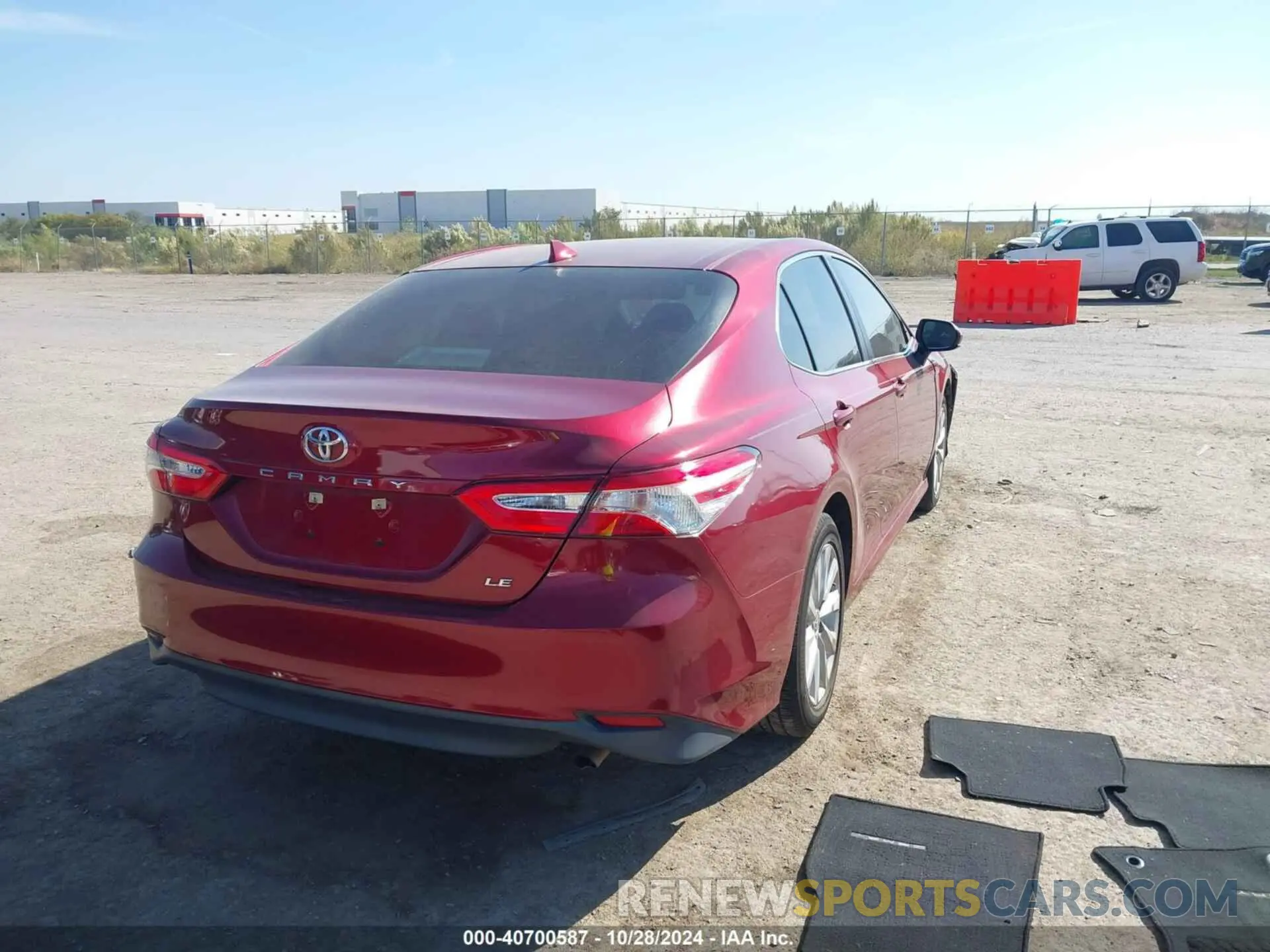 4 Photograph of a damaged car 4T1C11AK7LU395738 TOYOTA CAMRY 2020