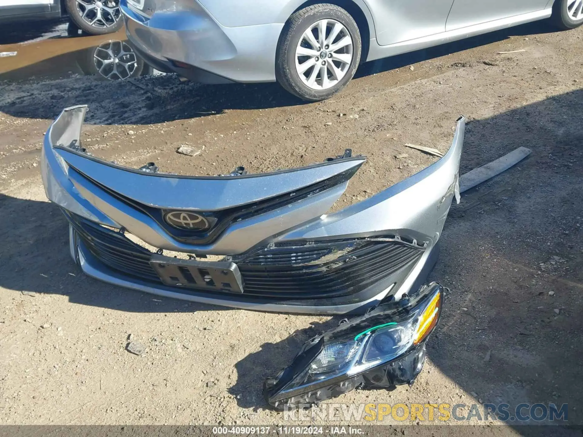 12 Photograph of a damaged car 4T1C11AK7LU870322 TOYOTA CAMRY 2020