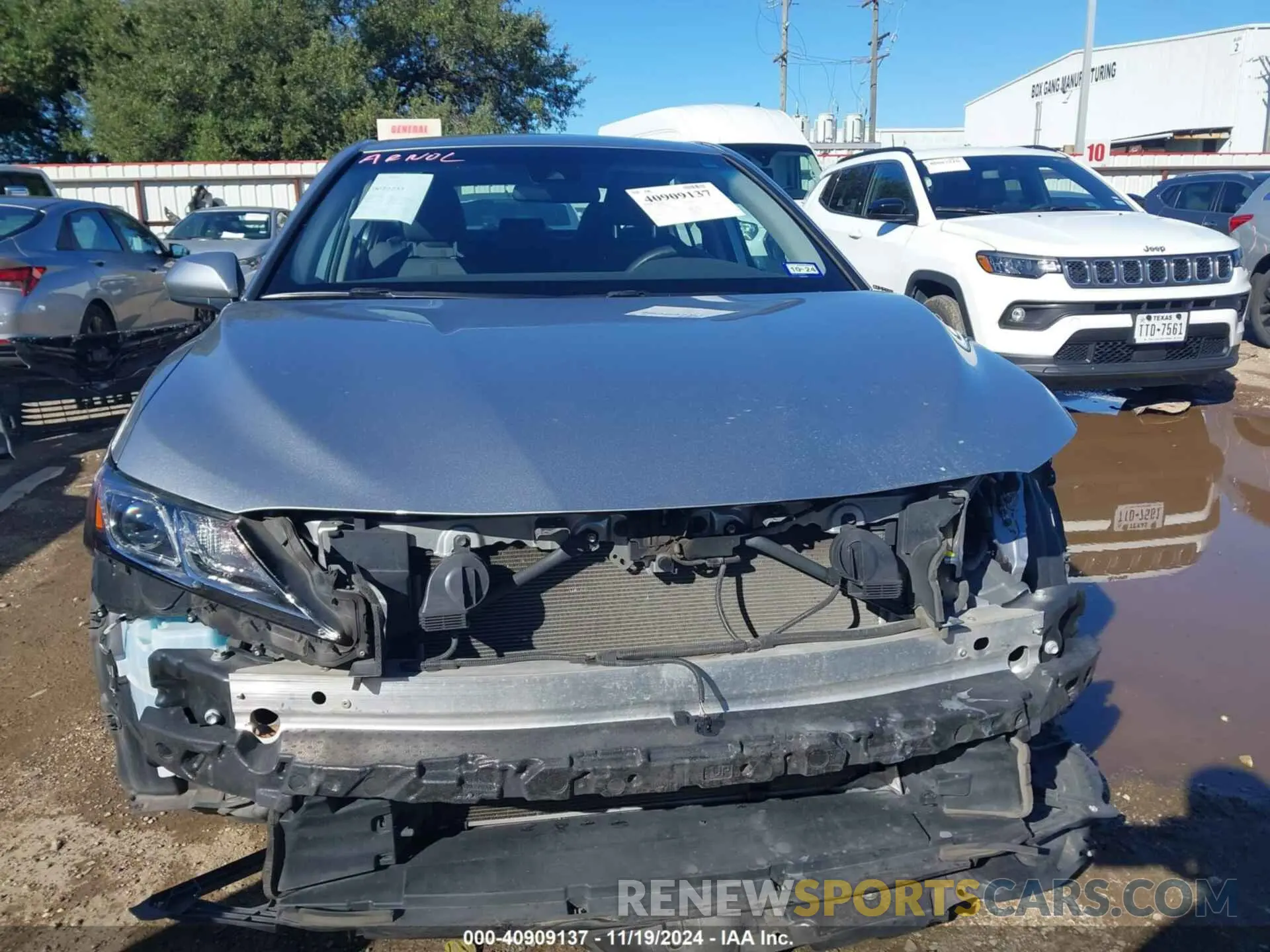 13 Photograph of a damaged car 4T1C11AK7LU870322 TOYOTA CAMRY 2020
