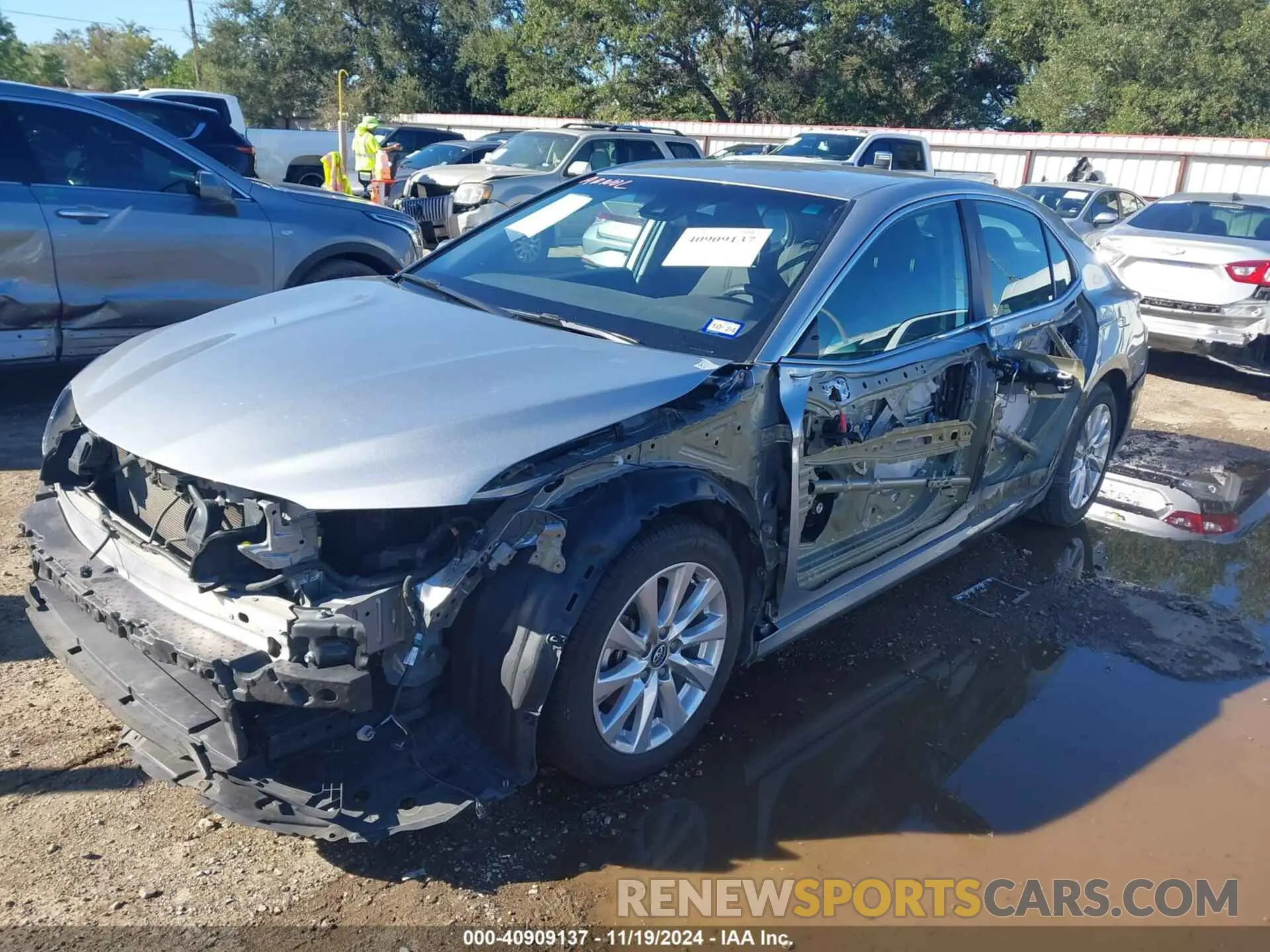 2 Photograph of a damaged car 4T1C11AK7LU870322 TOYOTA CAMRY 2020
