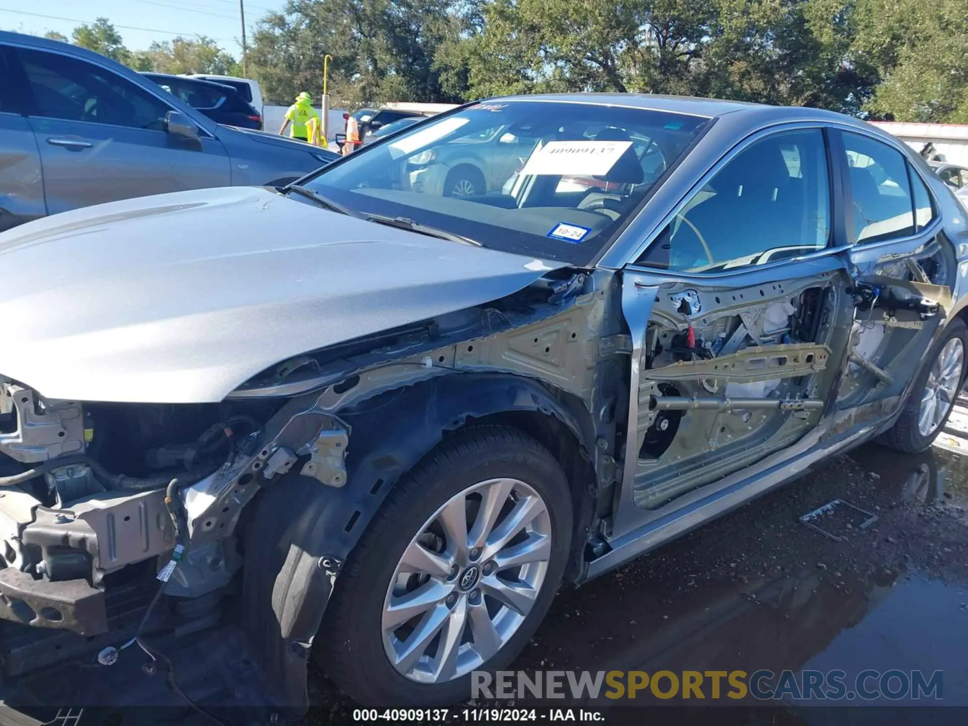 6 Photograph of a damaged car 4T1C11AK7LU870322 TOYOTA CAMRY 2020