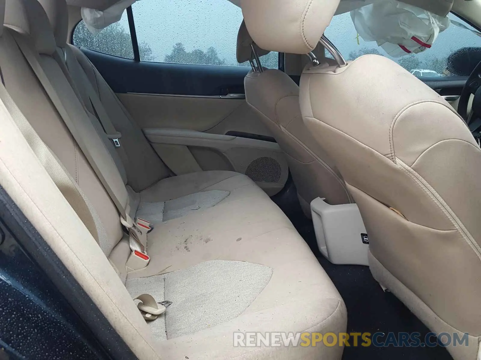 6 Photograph of a damaged car 4T1C11AK7LU881059 TOYOTA CAMRY 2020
