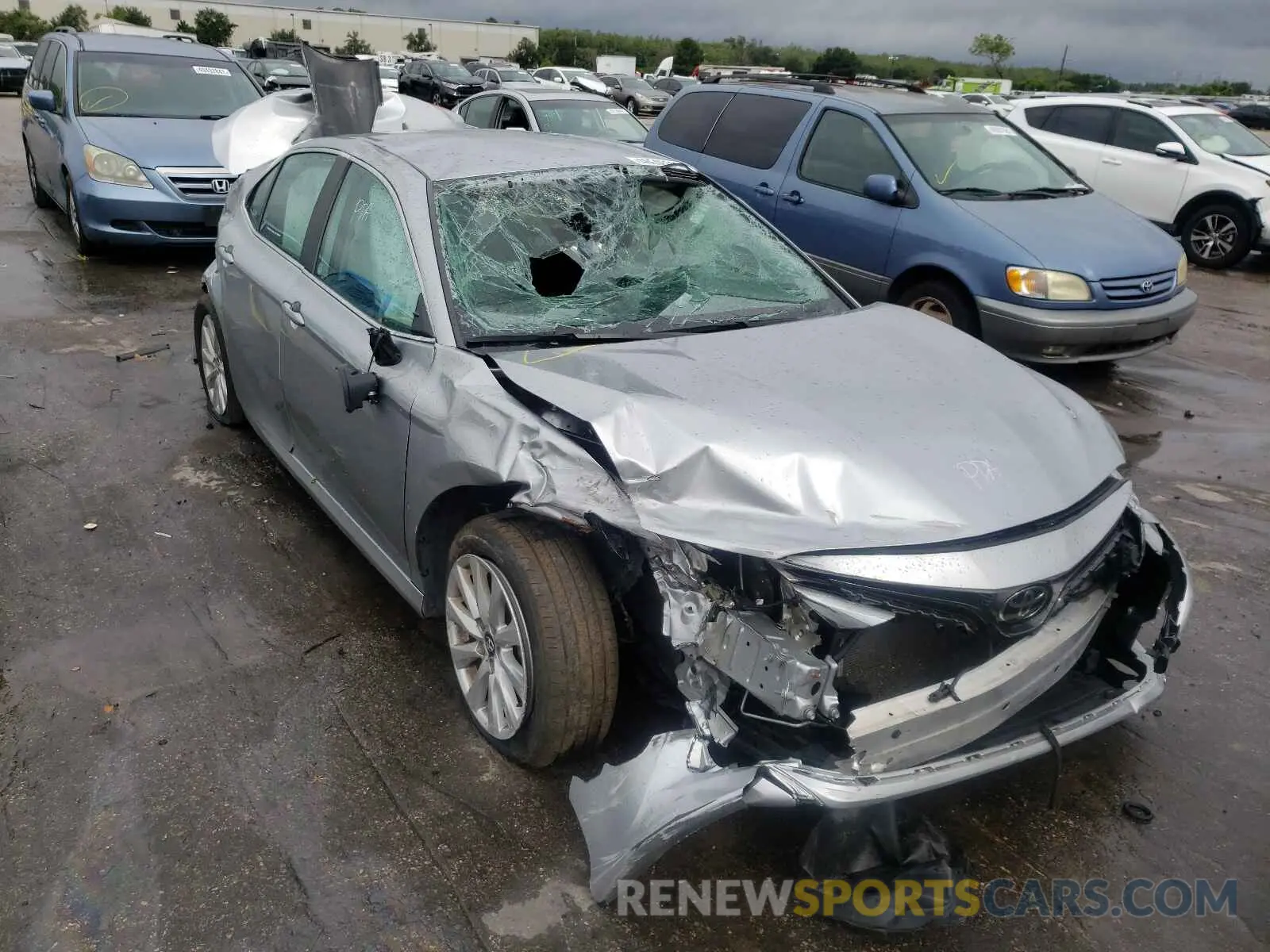 1 Photograph of a damaged car 4T1C11AK7LU921009 TOYOTA CAMRY 2020