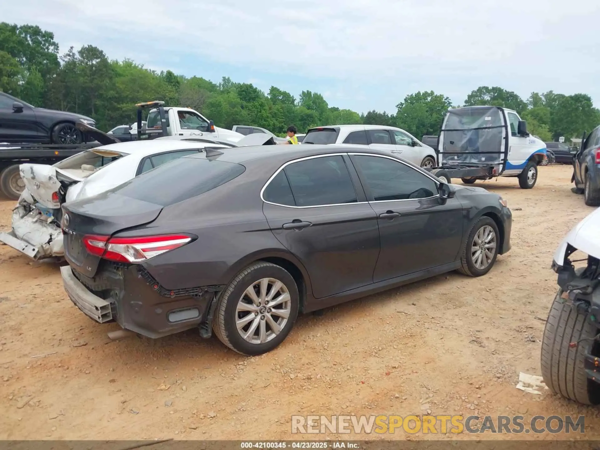 4 Photograph of a damaged car 4T1C11AK7LU935265 TOYOTA CAMRY 2020