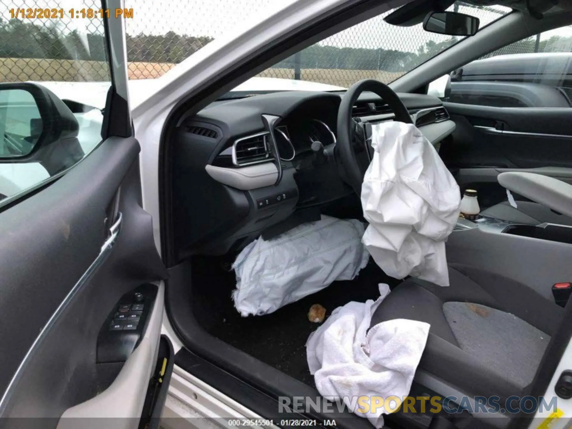 9 Photograph of a damaged car 4T1C11AK7LU938943 TOYOTA CAMRY 2020
