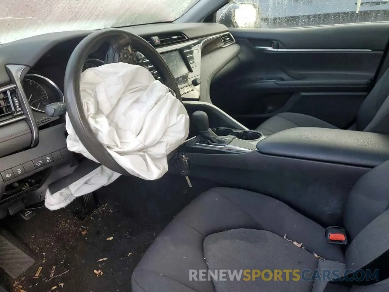 7 Photograph of a damaged car 4T1C11AK7LU943866 TOYOTA CAMRY 2020