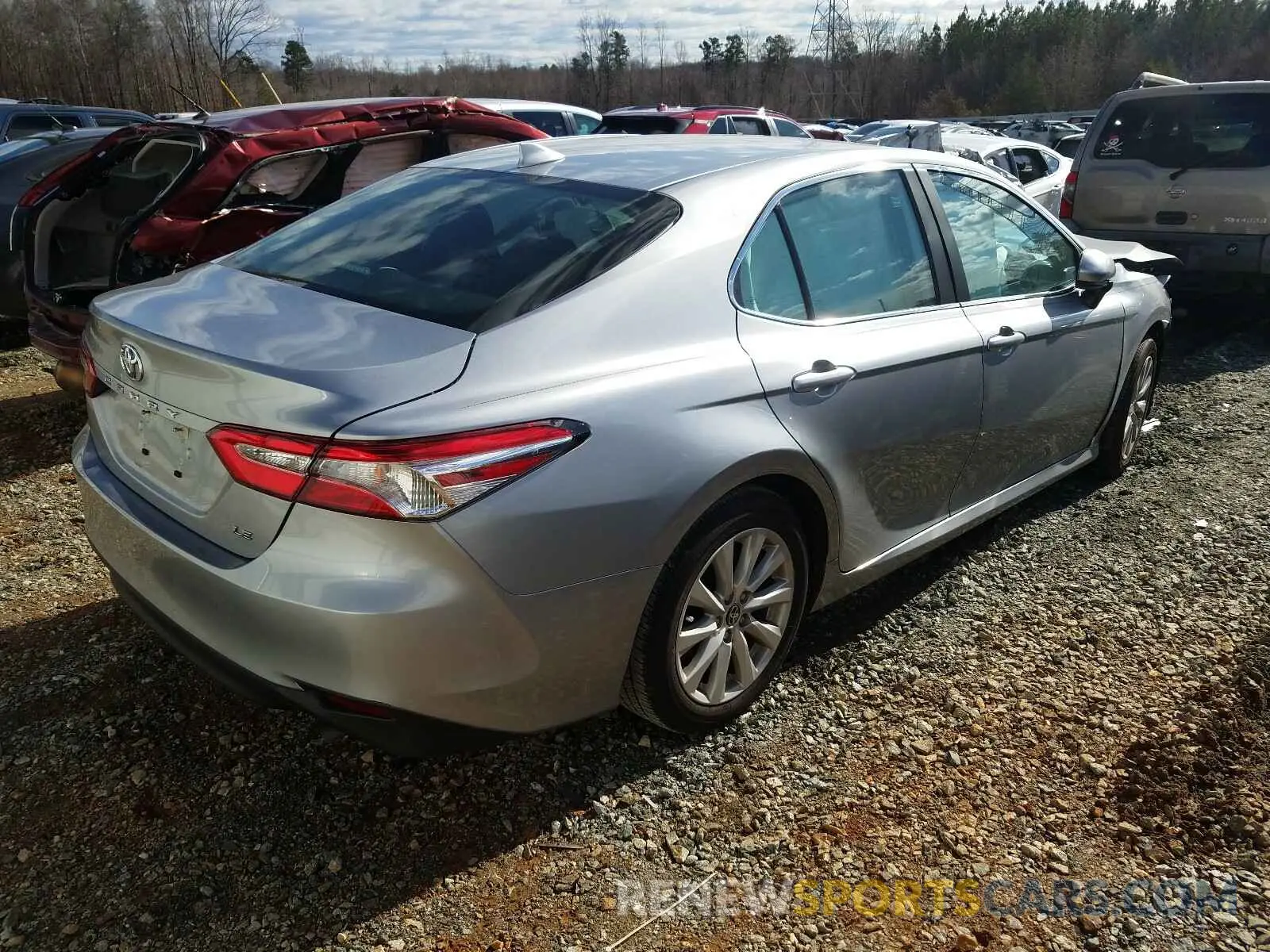 4 Photograph of a damaged car 4T1C11AK7LU949828 TOYOTA CAMRY 2020