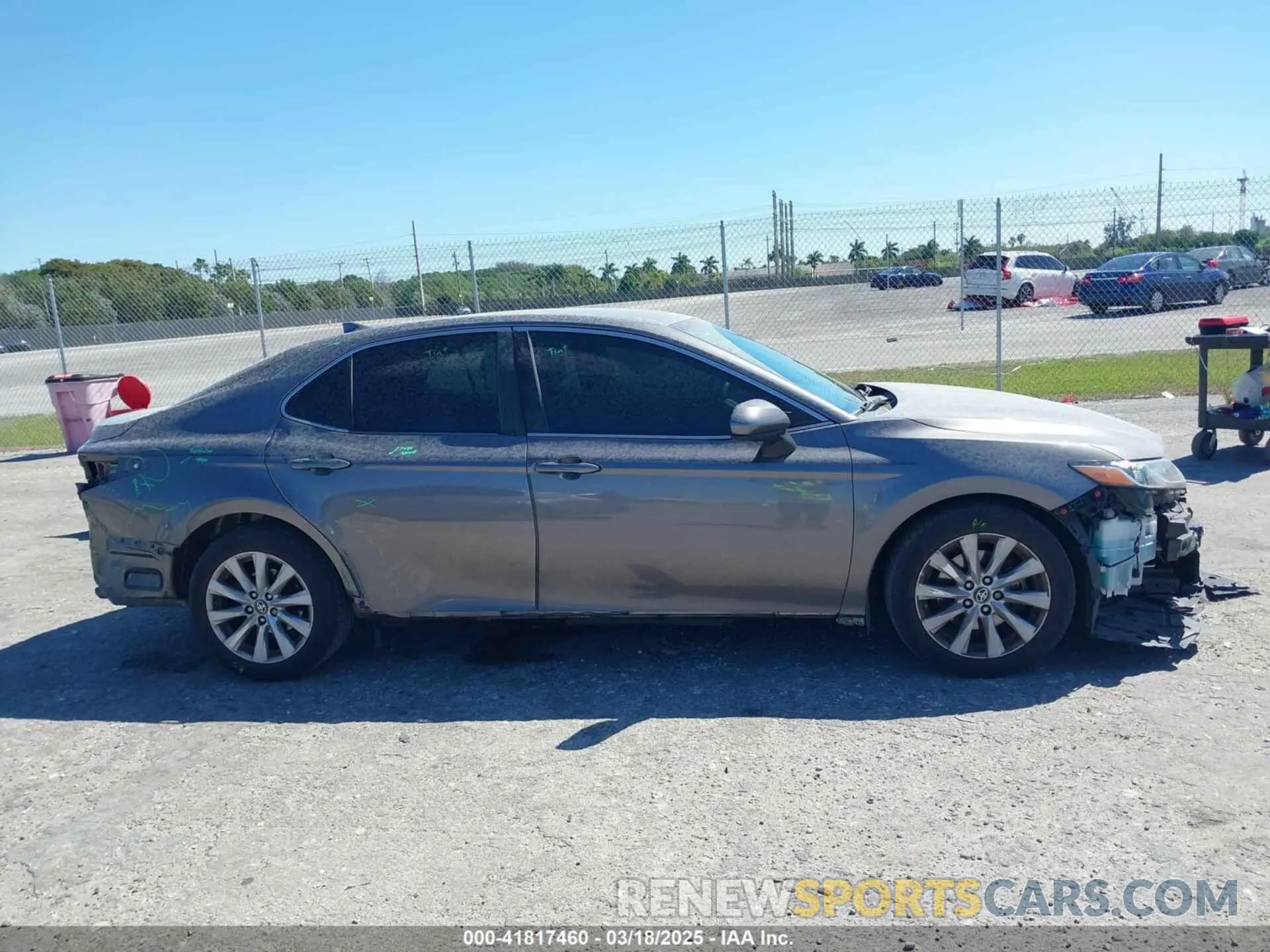 14 Photograph of a damaged car 4T1C11AK7LU981193 TOYOTA CAMRY 2020