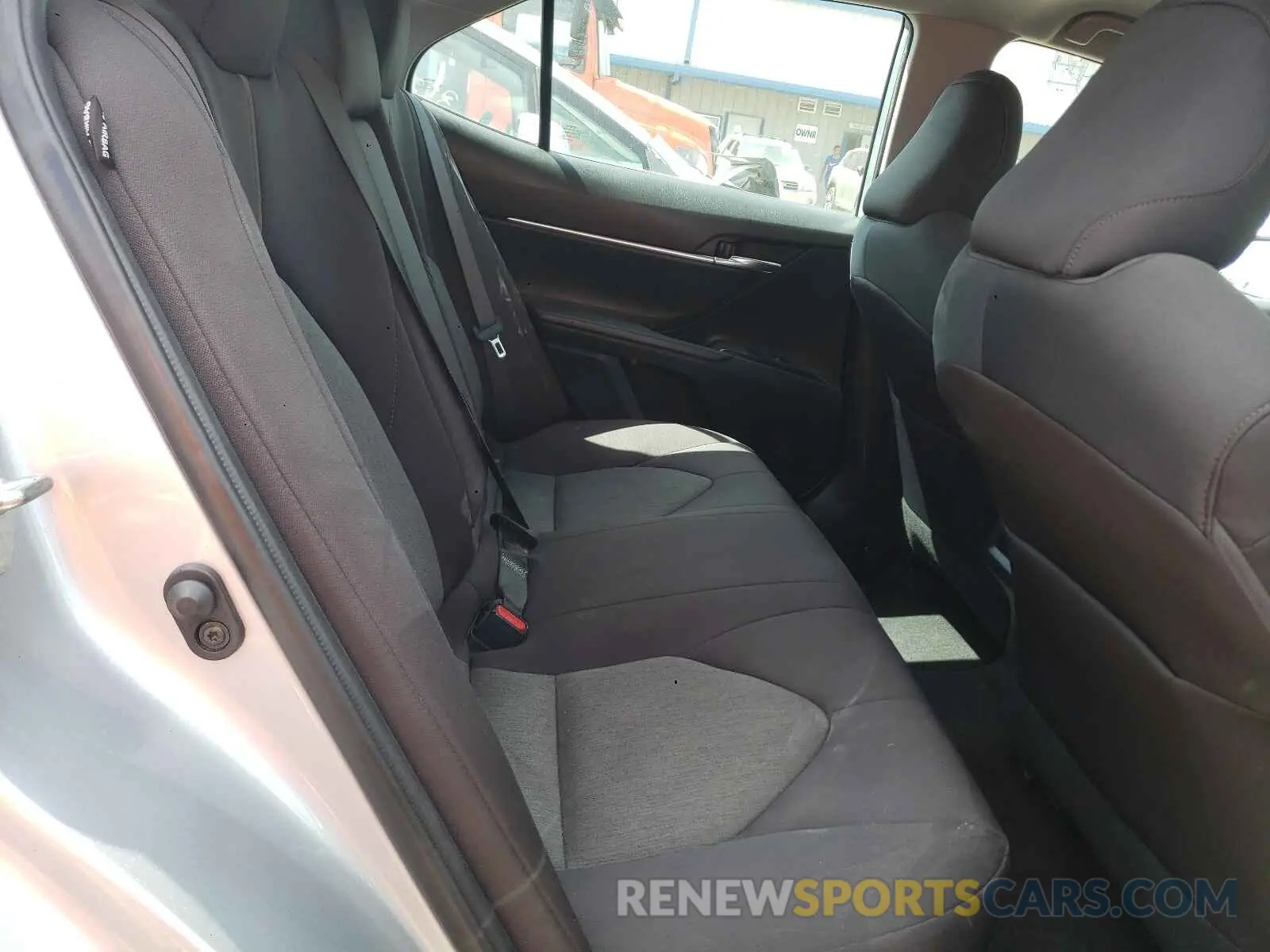 6 Photograph of a damaged car 4T1C11AK8LU375515 TOYOTA CAMRY 2020