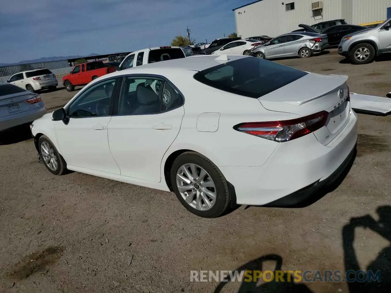2 Фотография поврежденного автомобиля 4T1C11AK8LU391911 TOYOTA CAMRY 2020