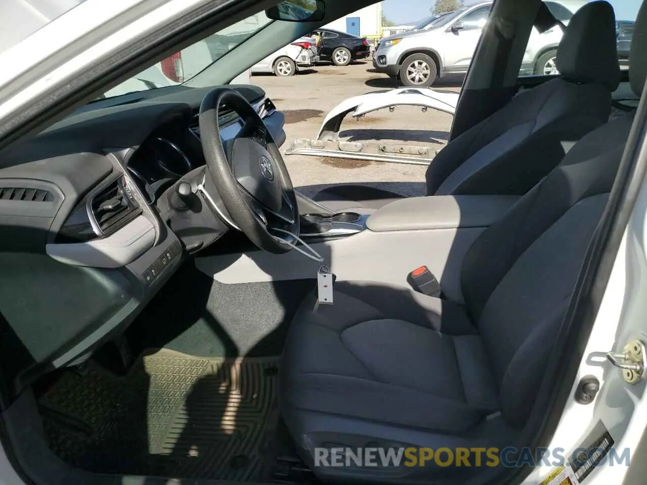 7 Фотография поврежденного автомобиля 4T1C11AK8LU391911 TOYOTA CAMRY 2020