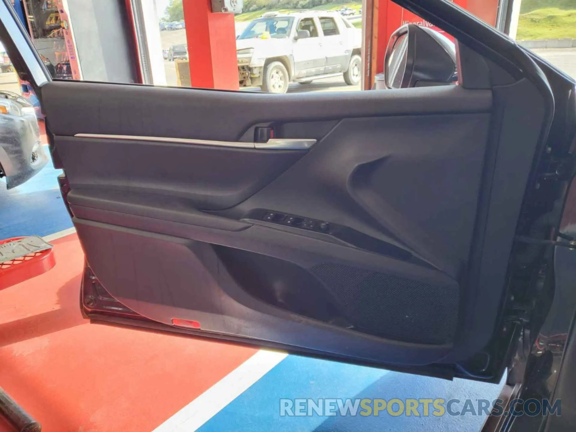 10 Фотография поврежденного автомобиля 4T1C11AK8LU926008 TOYOTA CAMRY 2020