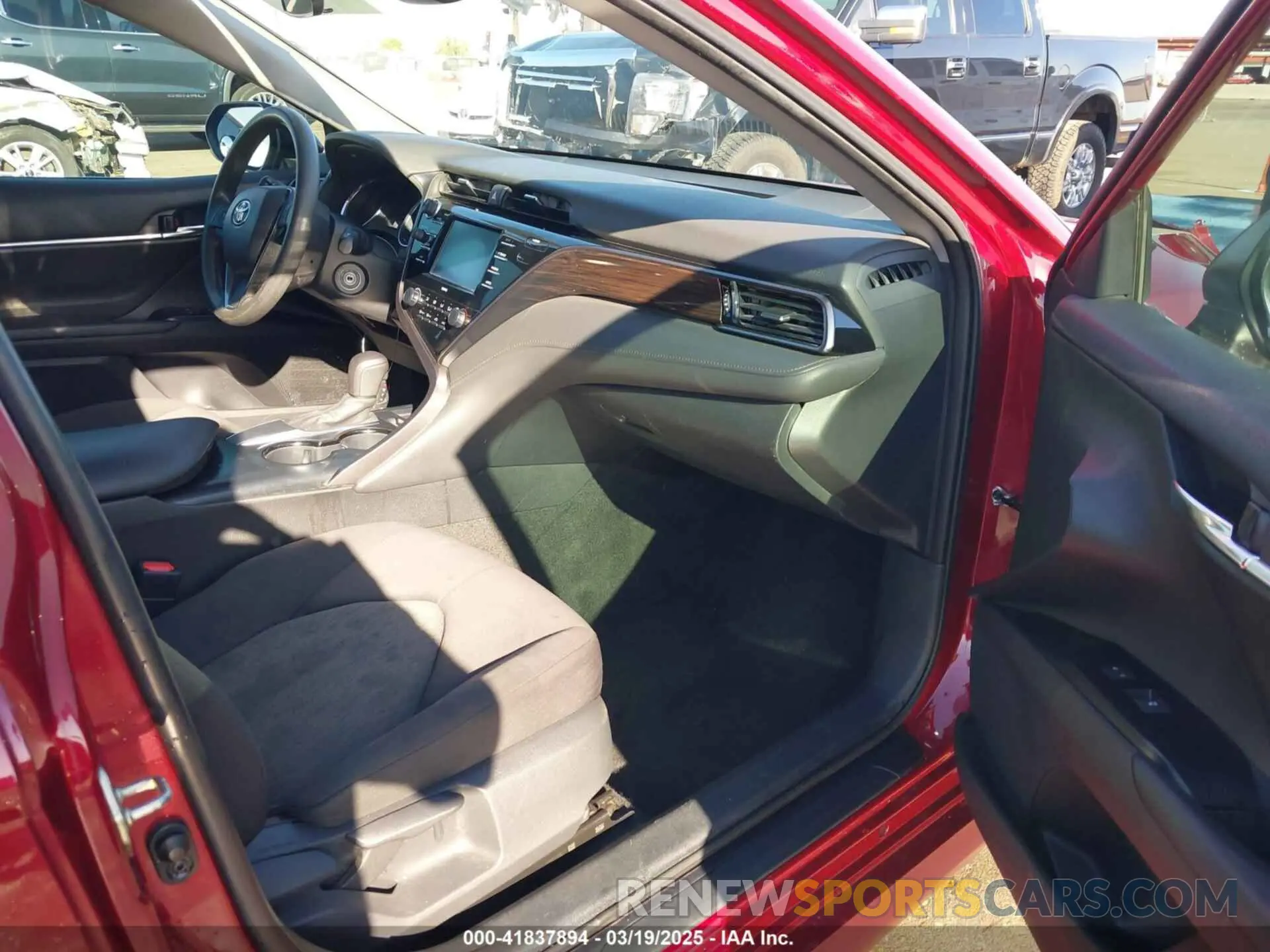 5 Фотография поврежденного автомобиля 4T1C11AK9LU311063 TOYOTA CAMRY 2020