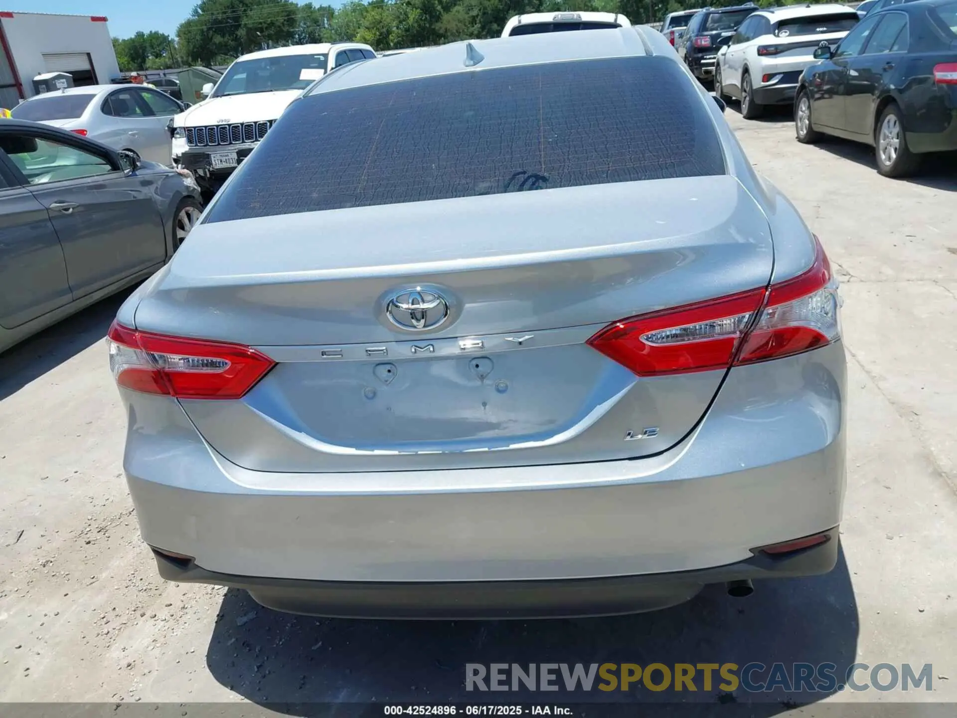 17 Photograph of a damaged car 4T1C11AK9LU319910 TOYOTA CAMRY 2020