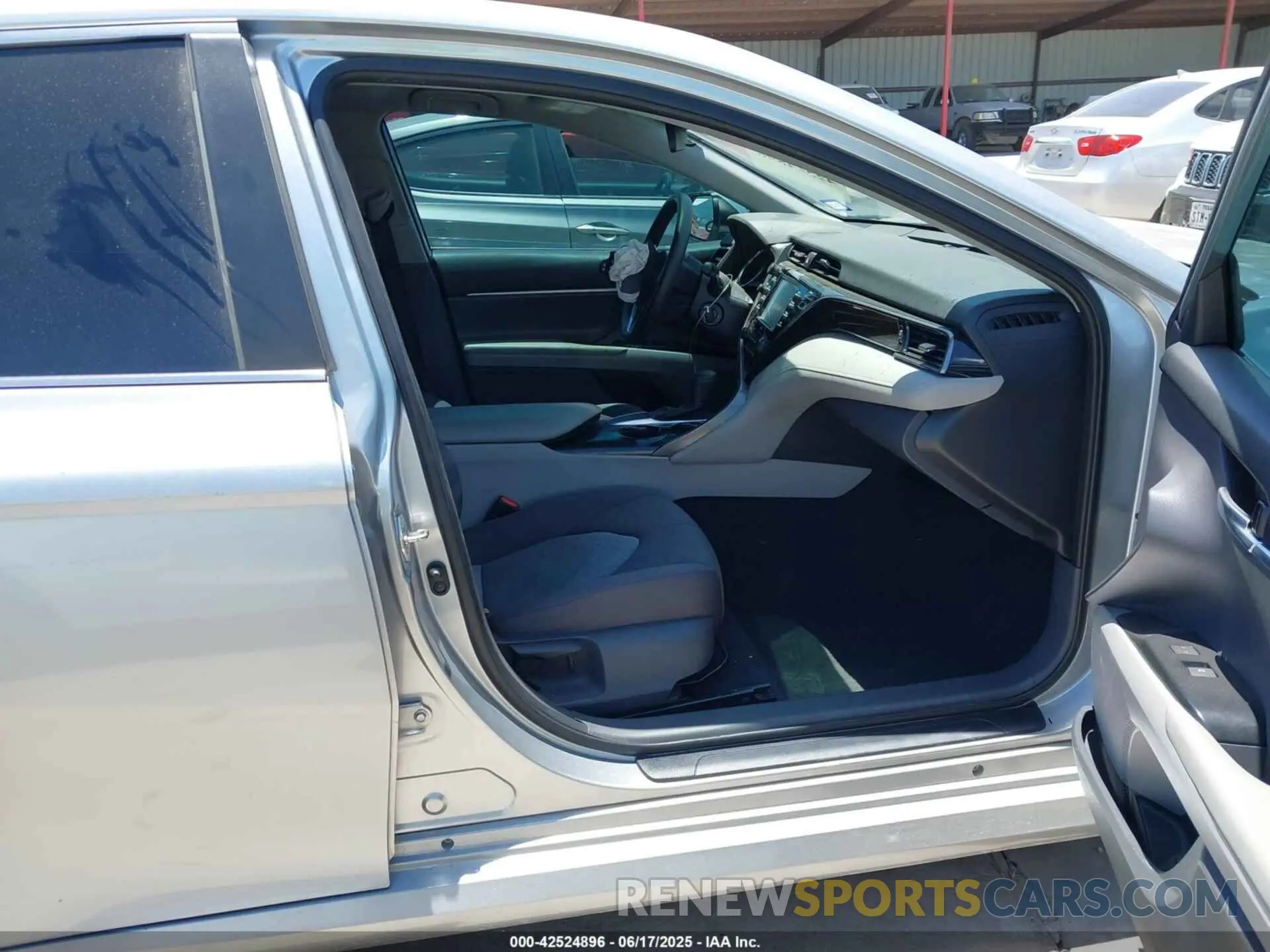 5 Photograph of a damaged car 4T1C11AK9LU319910 TOYOTA CAMRY 2020
