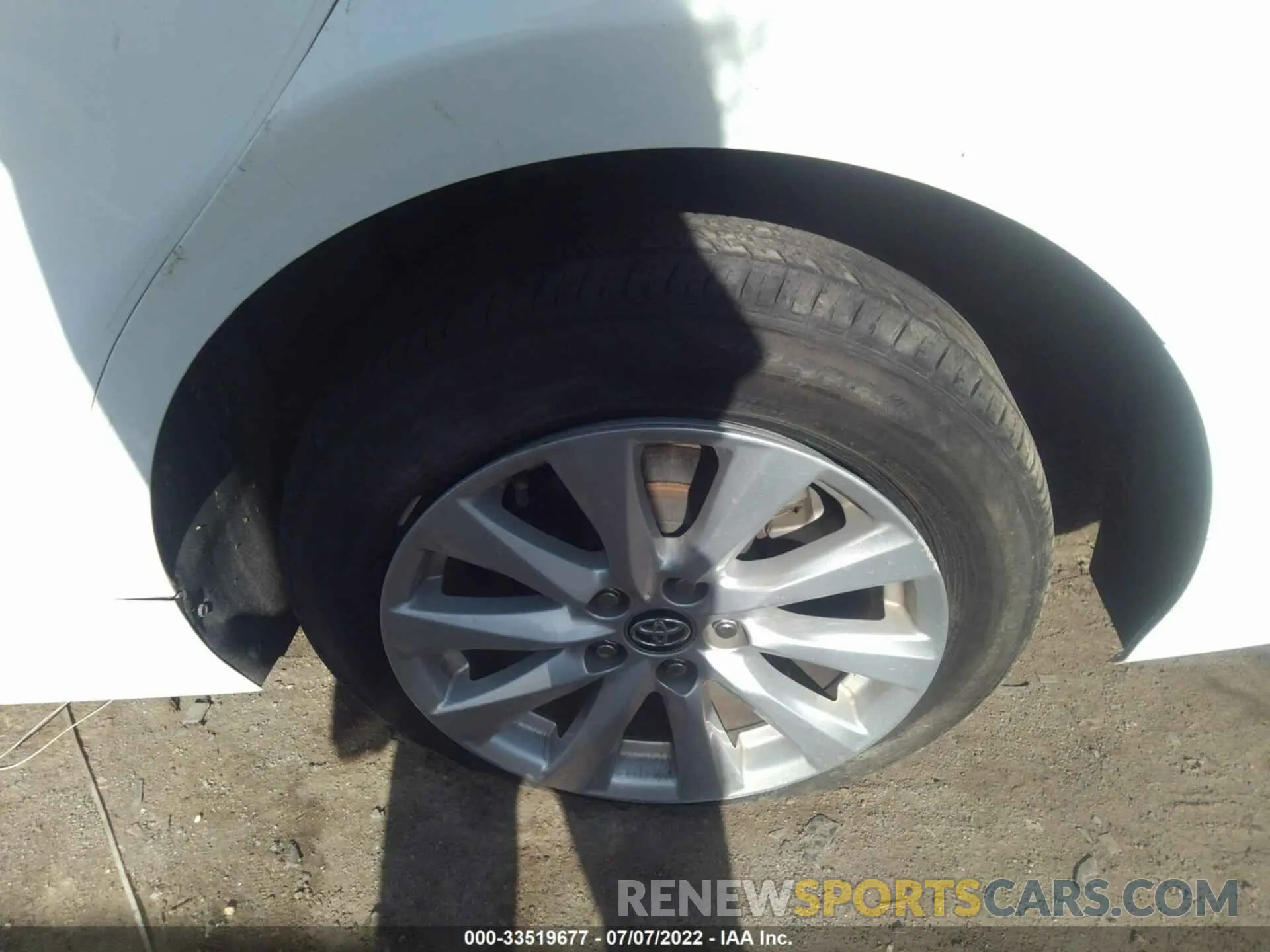 13 Photograph of a damaged car 4T1C11AK9LU326369 TOYOTA CAMRY 2020