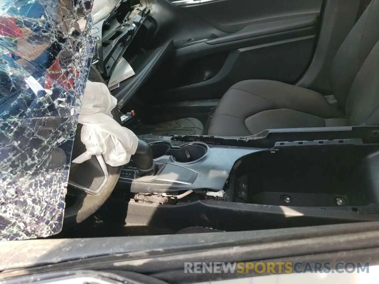 7 Photograph of a damaged car 4T1C11AK9LU346086 TOYOTA CAMRY 2020