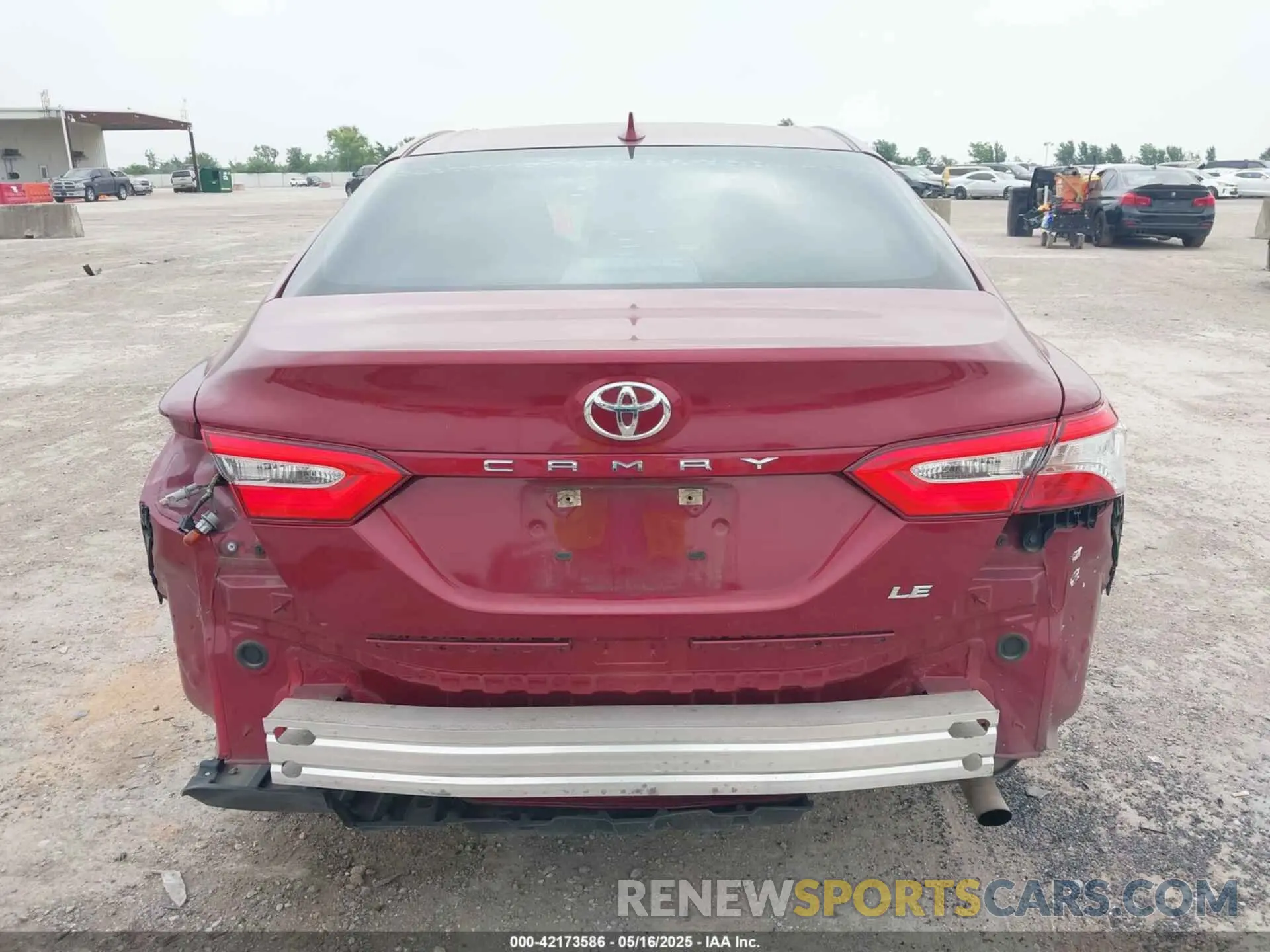 17 Photograph of a damaged car 4T1C11AK9LU367567 TOYOTA CAMRY 2020