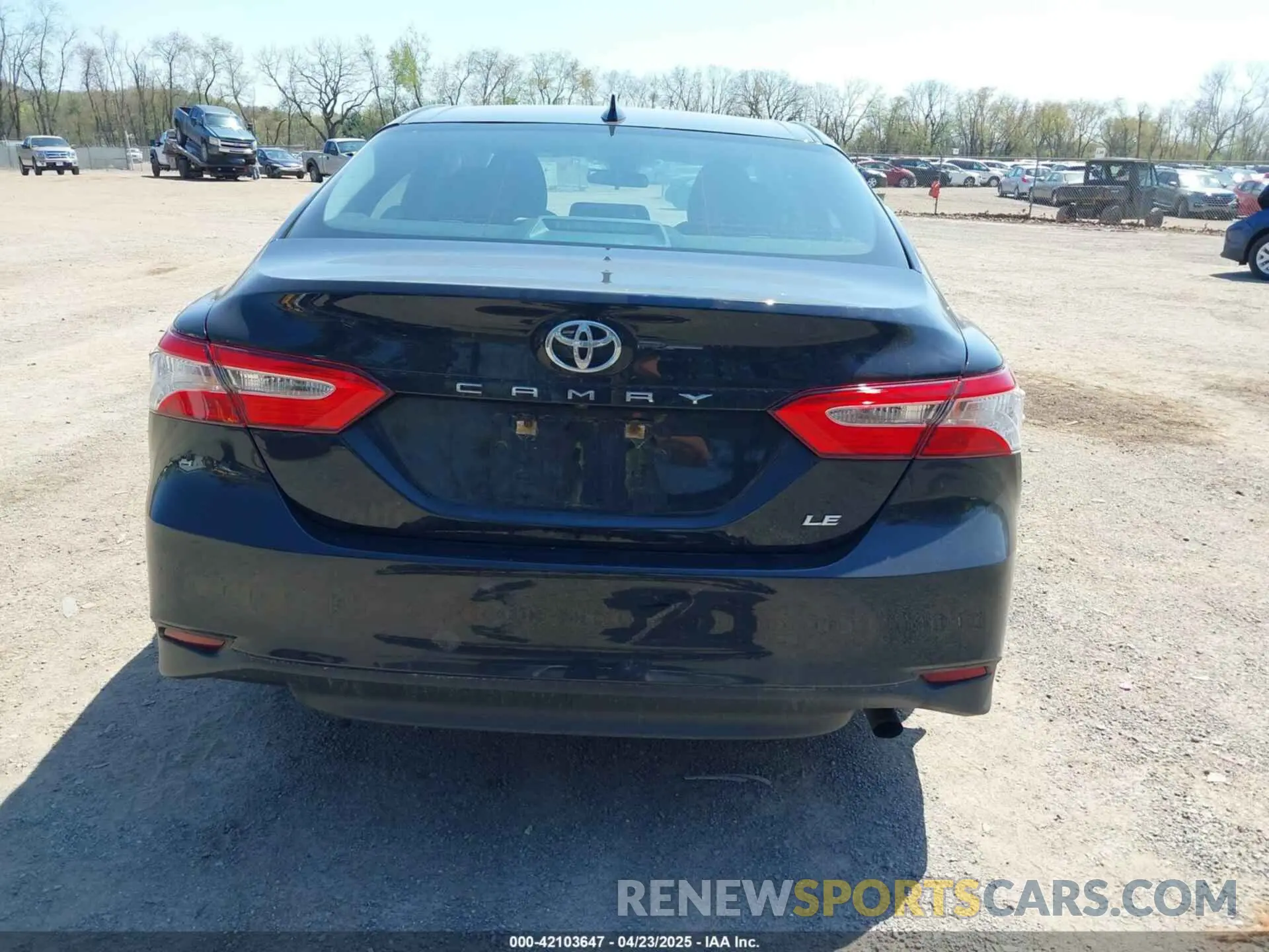 17 Photograph of a damaged car 4T1C11AK9LU387012 TOYOTA CAMRY 2020