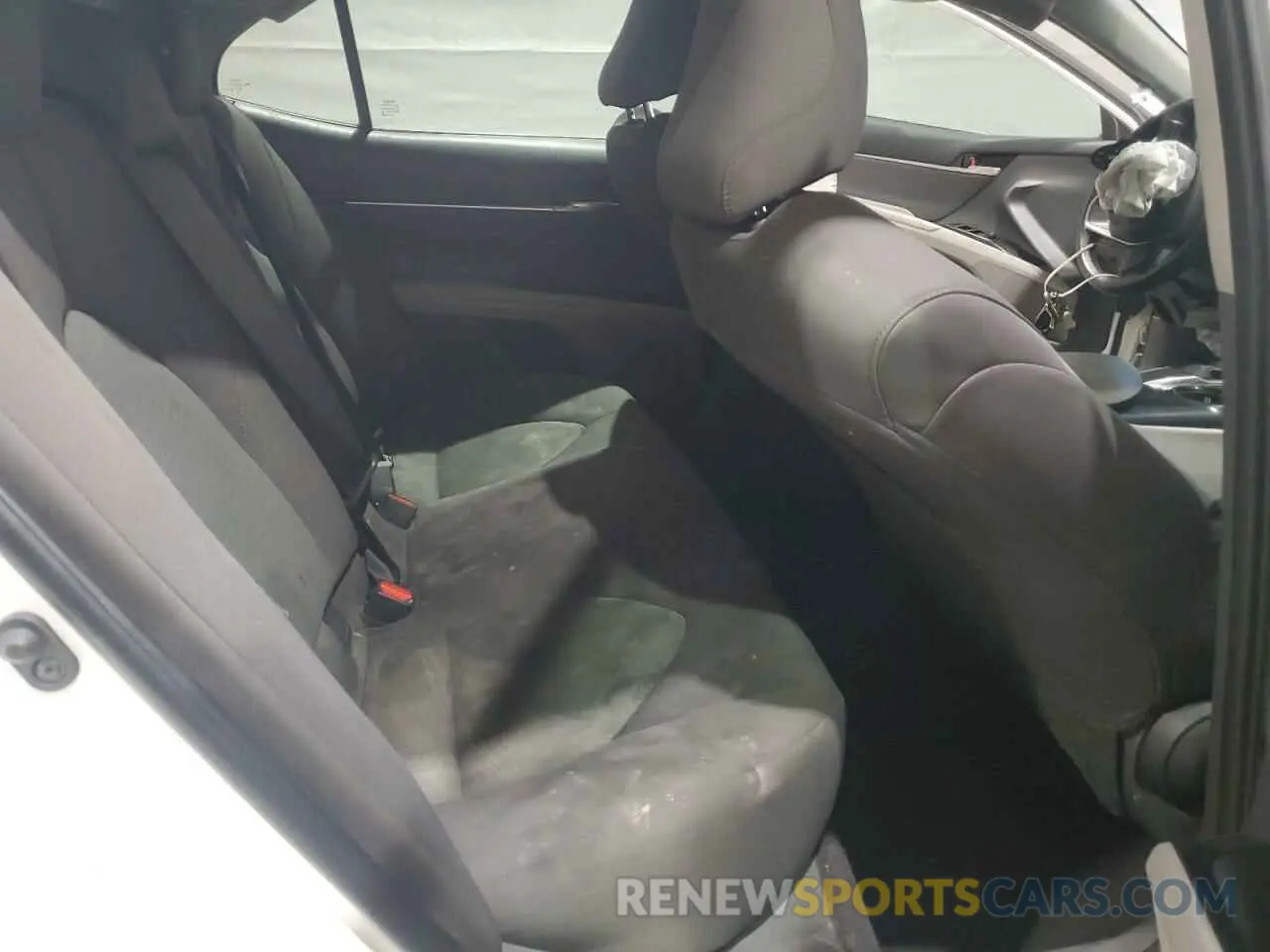 10 Photograph of a damaged car 4T1C11AK9LU863680 TOYOTA CAMRY 2020