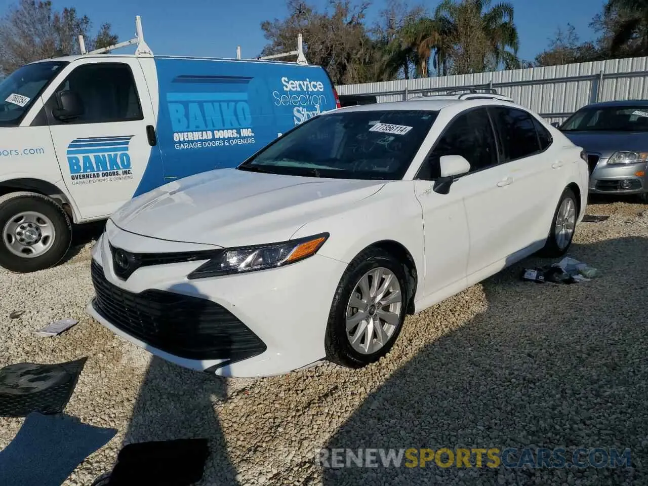 1 Photograph of a damaged car 4T1C11AK9LU915681 TOYOTA CAMRY 2020