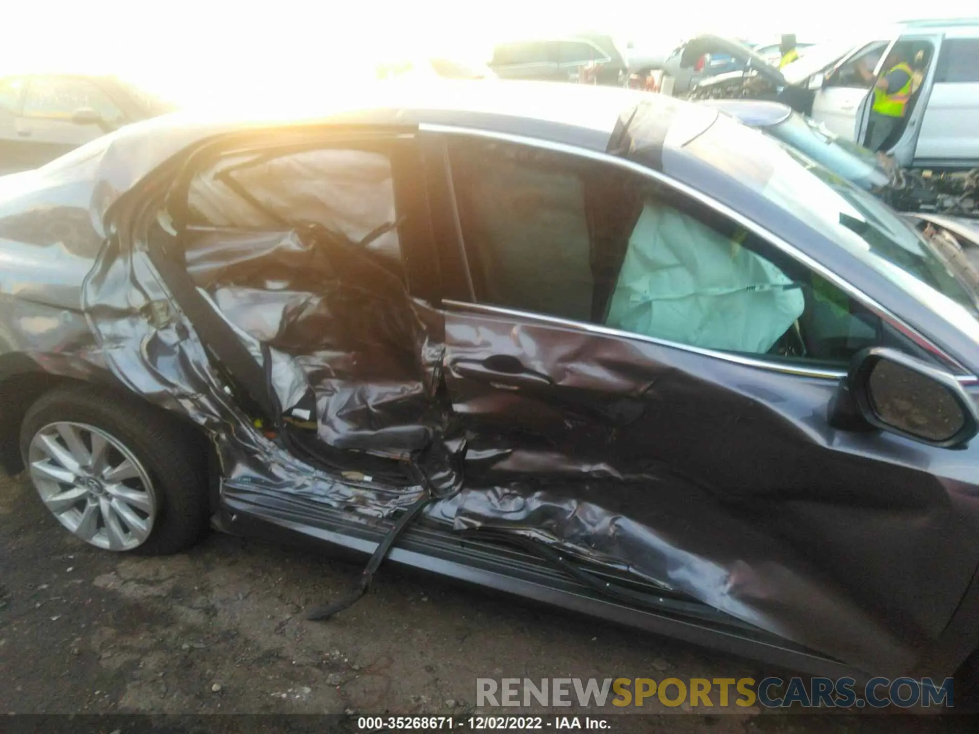 6 Photograph of a damaged car 4T1C11AK9LU923389 TOYOTA CAMRY 2020