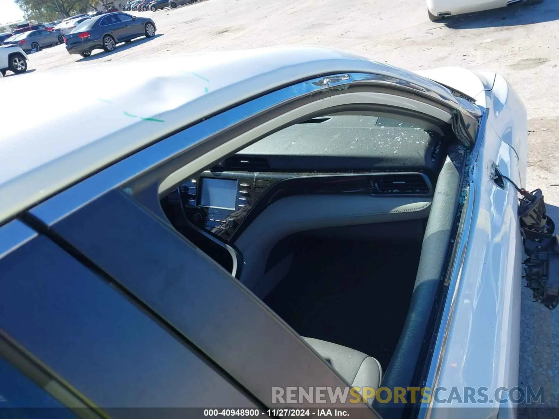 17 Photograph of a damaged car 4T1C11AK9LU926759 TOYOTA CAMRY 2020