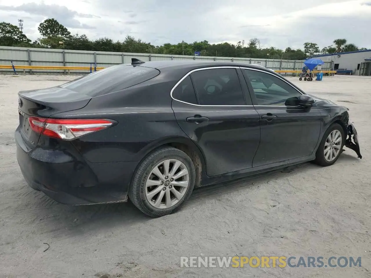 3 Photograph of a damaged car 4T1C11AK9LU933243 TOYOTA CAMRY 2020
