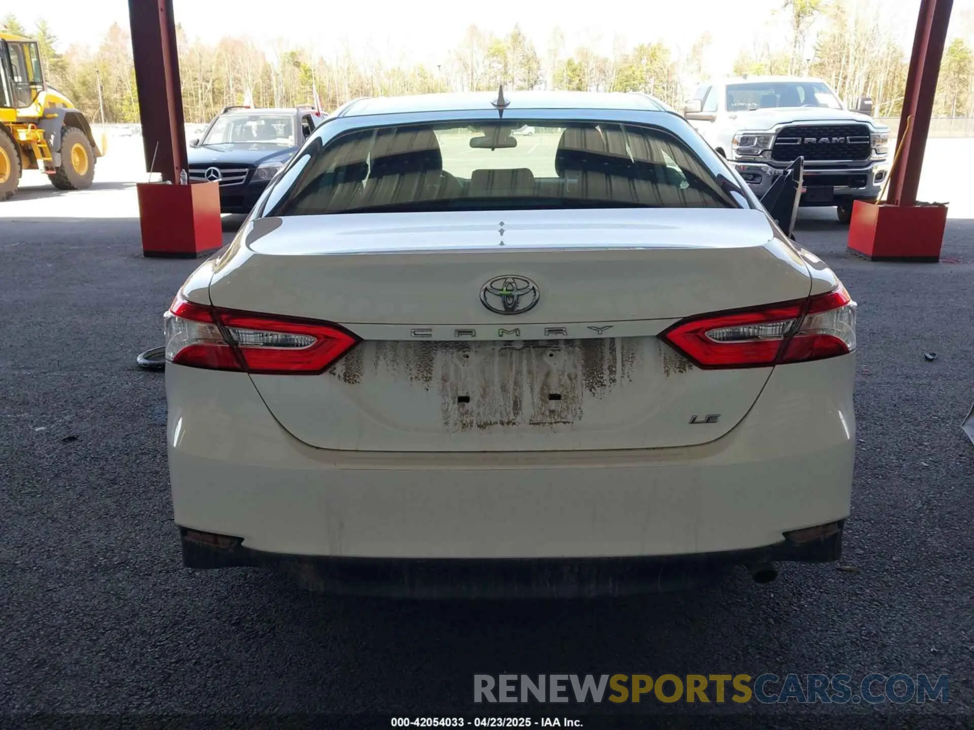 16 Photograph of a damaged car 4T1C11AK9LU935025 TOYOTA CAMRY 2020