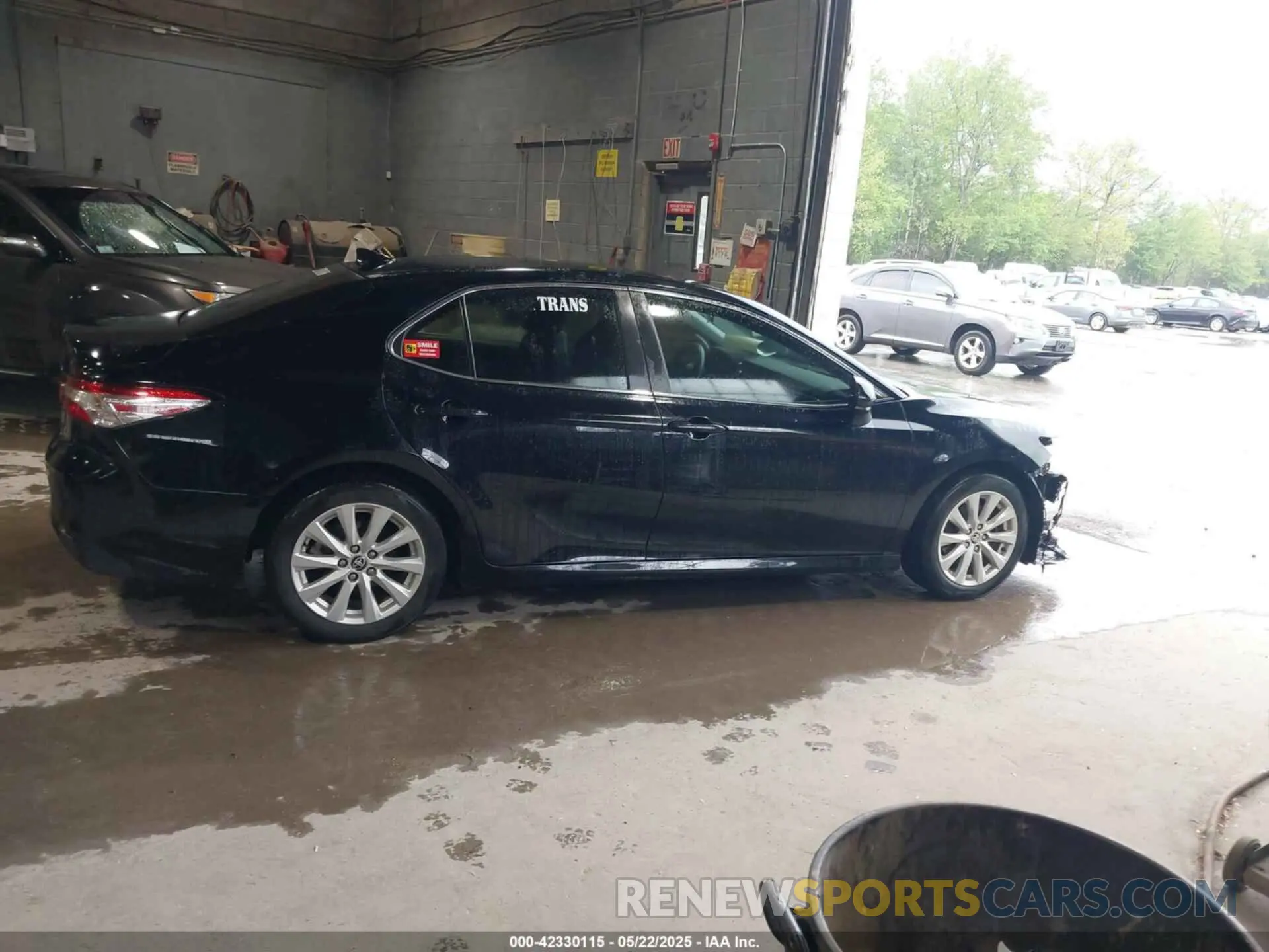 13 Photograph of a damaged car 4T1C11AK9LU960880 TOYOTA CAMRY 2020