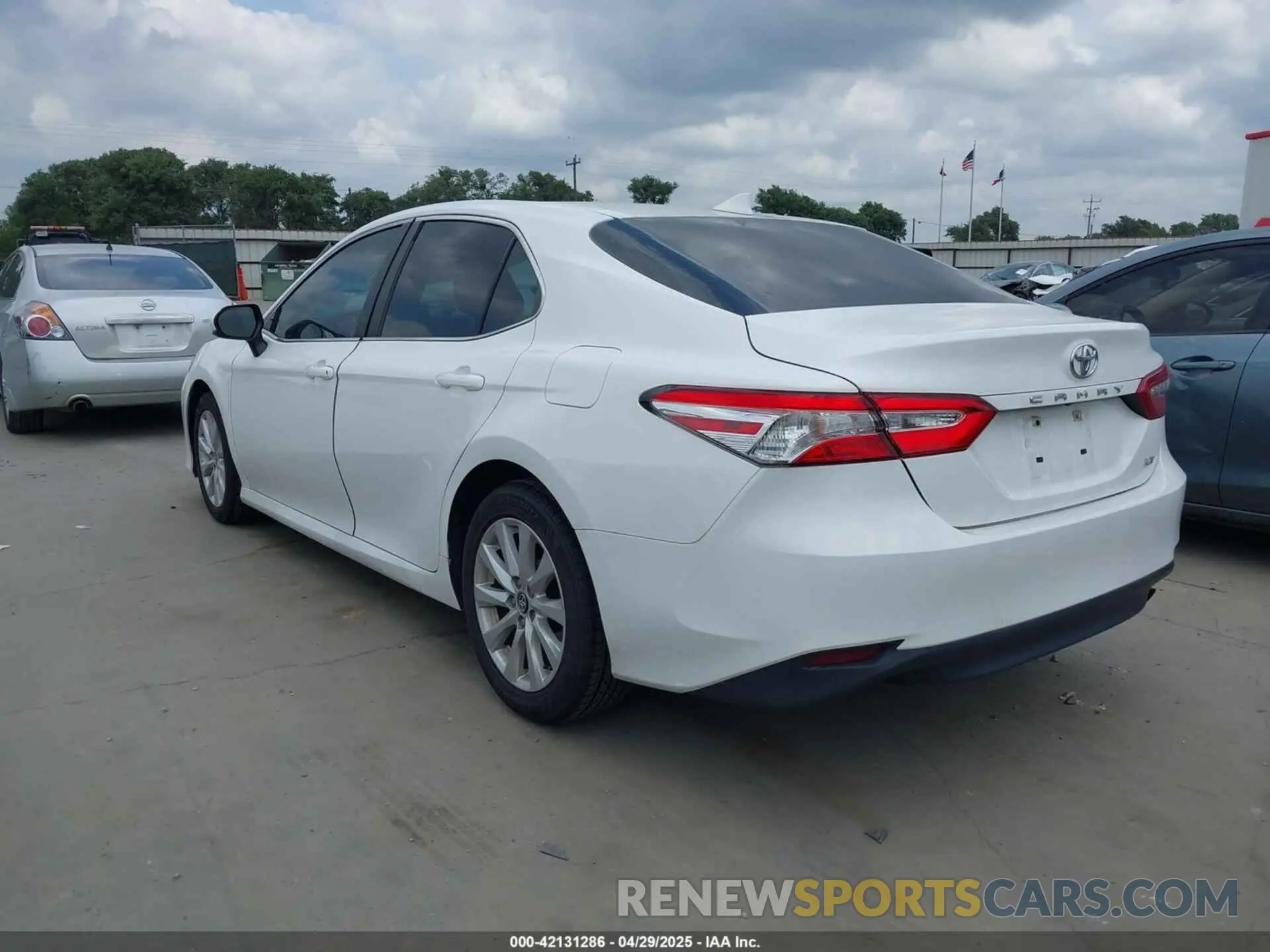 3 Фотография поврежденного автомобиля 4T1C11AKXLU349076 TOYOTA CAMRY 2020