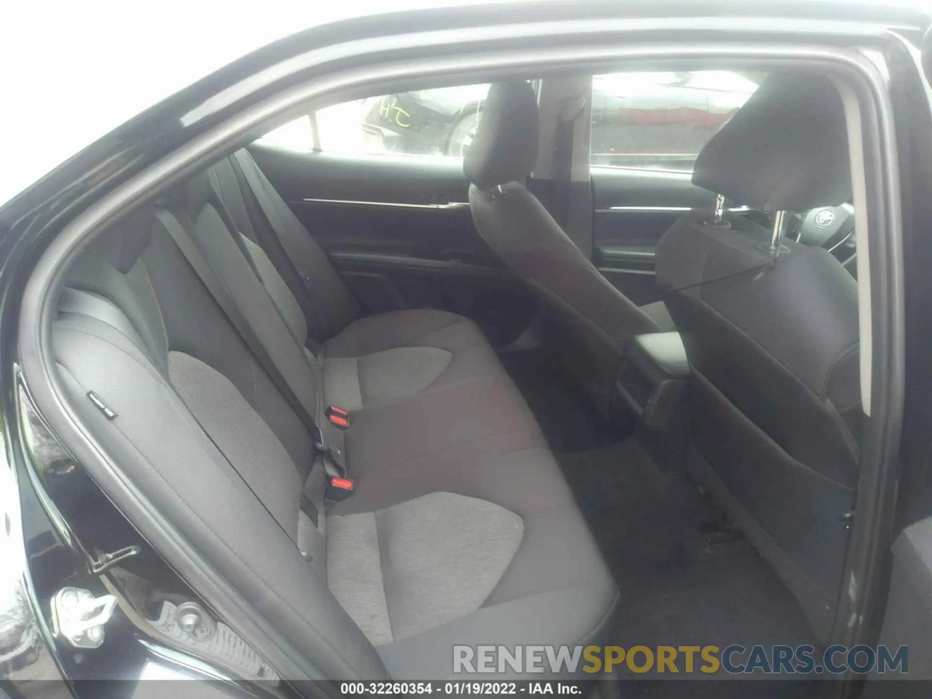 8 Photograph of a damaged car 4T1C11AKXLU350678 TOYOTA CAMRY 2020