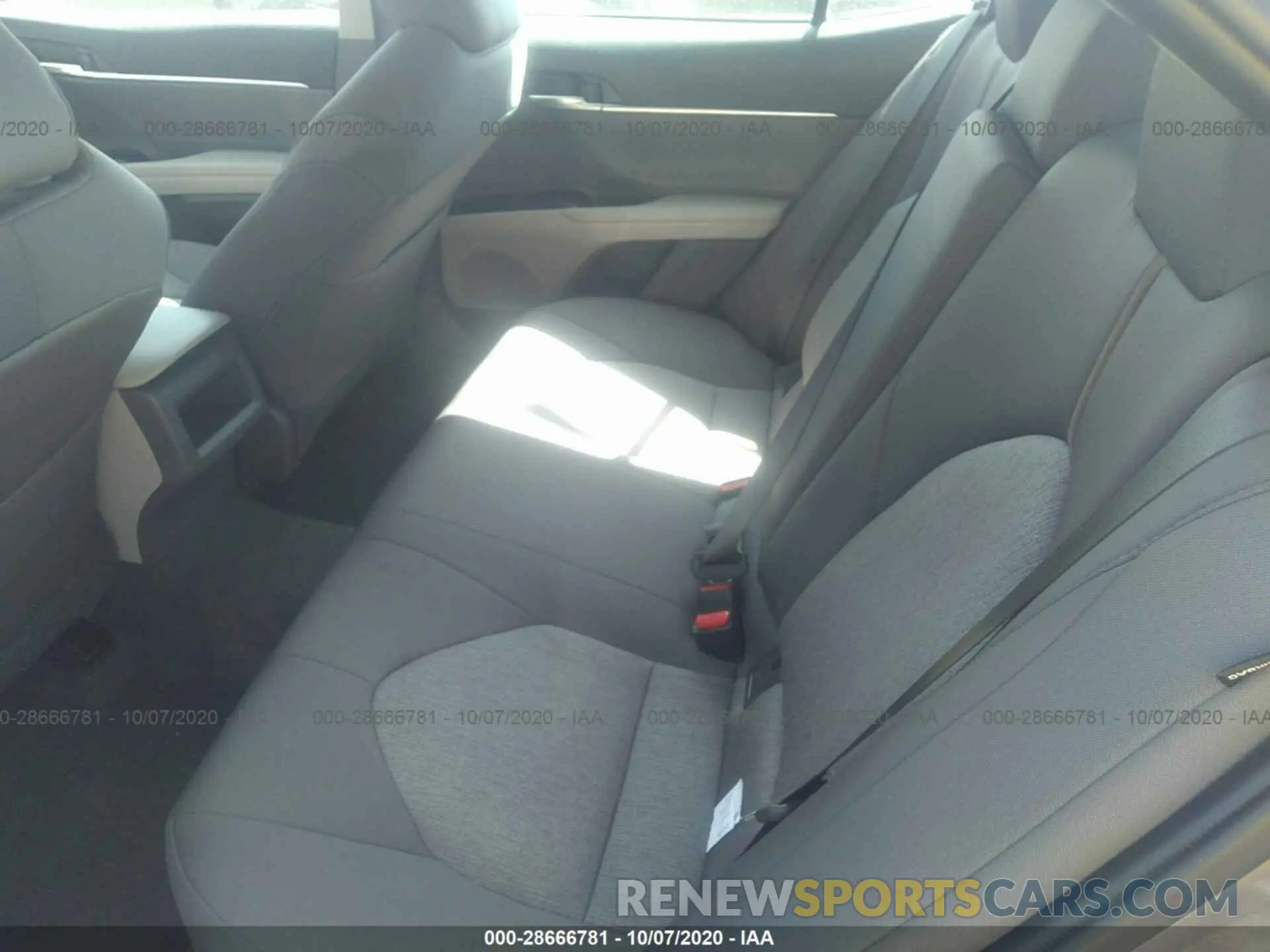 8 Photograph of a damaged car 4T1C11AKXLU355752 TOYOTA CAMRY 2020