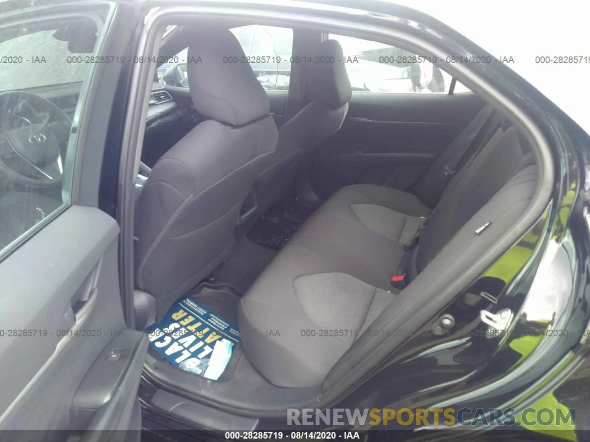 8 Photograph of a damaged car 4T1C11AKXLU870220 TOYOTA CAMRY 2020