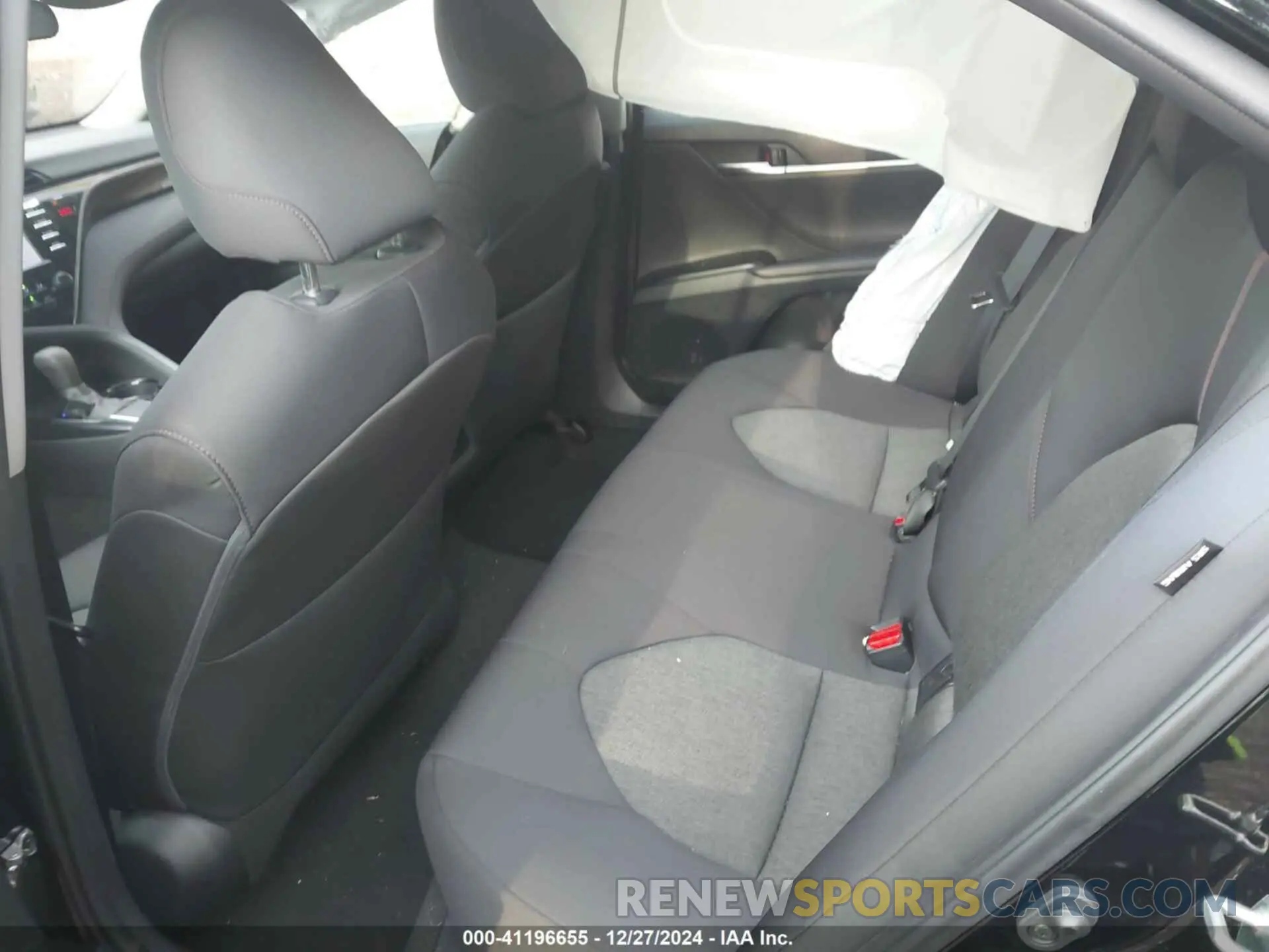 8 Photograph of a damaged car 4T1C11AKXLU871075 TOYOTA CAMRY 2020
