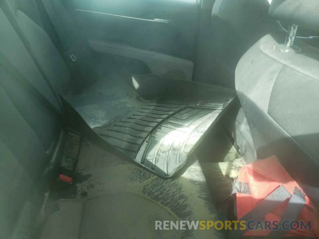 6 Photograph of a damaged car 4T1C11AKXLU912787 TOYOTA CAMRY 2020